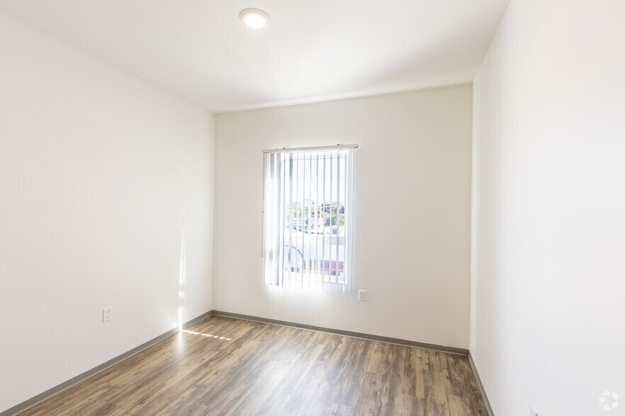 More Photos Of 18528 Chase St, Northridge Apartments For Sale