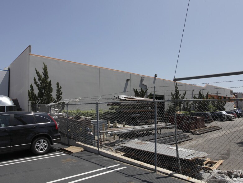 More Photos Of 12660 Branford St, Pacoima Warehouse For Lease