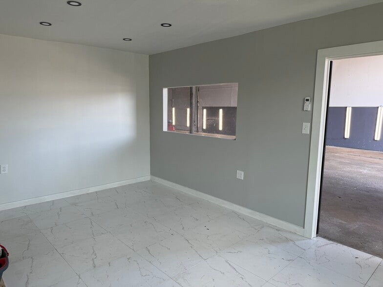 More Photos Of 3771 NW 51st St, Miami Warehouse For Sale