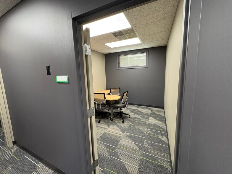 More Photos Of 201 W Broadway Blvd, Johnston City Office For Sale
