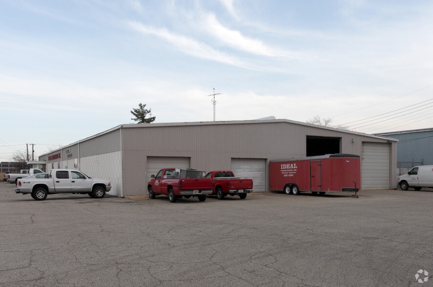 More Photos Of 806 W Sample St, South Bend Warehouse For Lease