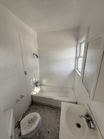 More Photos Of 921 Rivera Dr, Sacramento Apartments For Sale