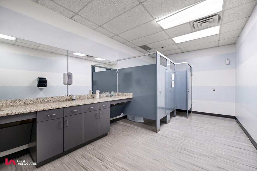 More Photos Of 3025 Northwoods Pky, Peachtree Corners Warehouse For Lease