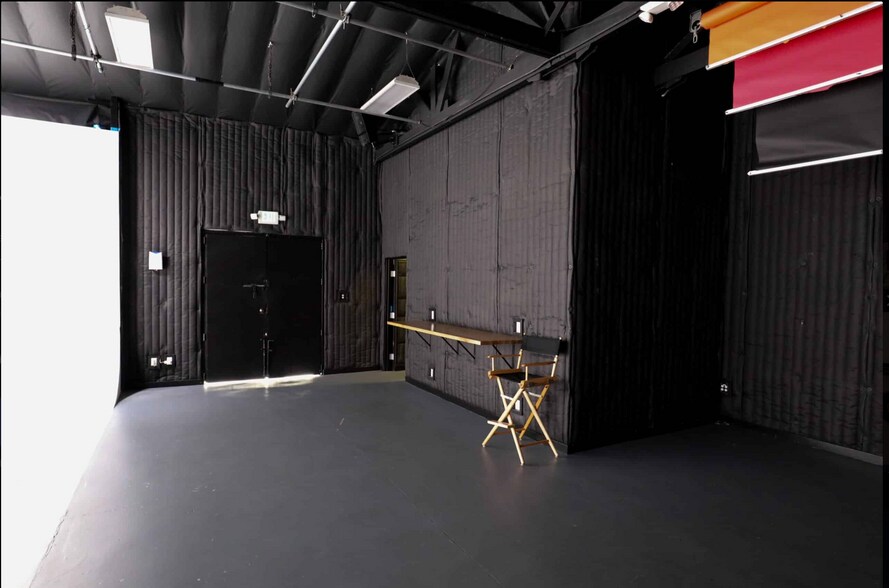 More Photos Of 11318-11320 Santa Monica Blvd, Los Angeles Storefront For Lease