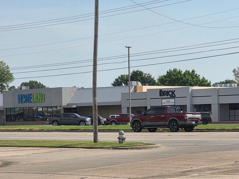 More Photos Of 1300-1336 S York St, Muskogee Storefront For Lease