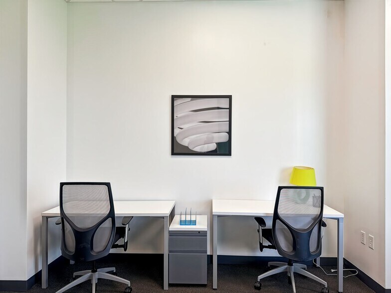 More Photos Of 1901 Manhattan Blvd, Harvey Coworking Space