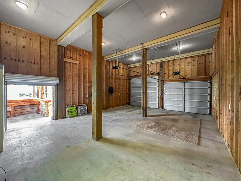 More Photos Of 944 Raymond, Crystal Beach Specialty For Sale