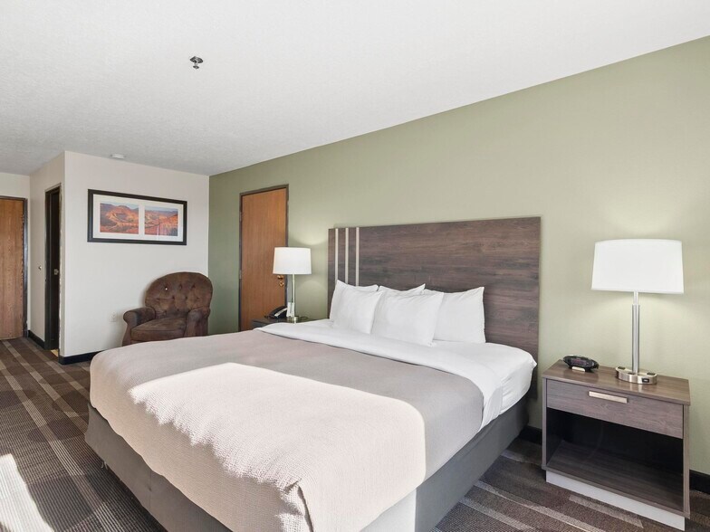 More Photos Of 815 E Hwy 89, Kanab Hotel For Sale