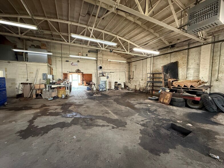 More Photos Of 622 13th St, Franklin Auto Repair For Sale