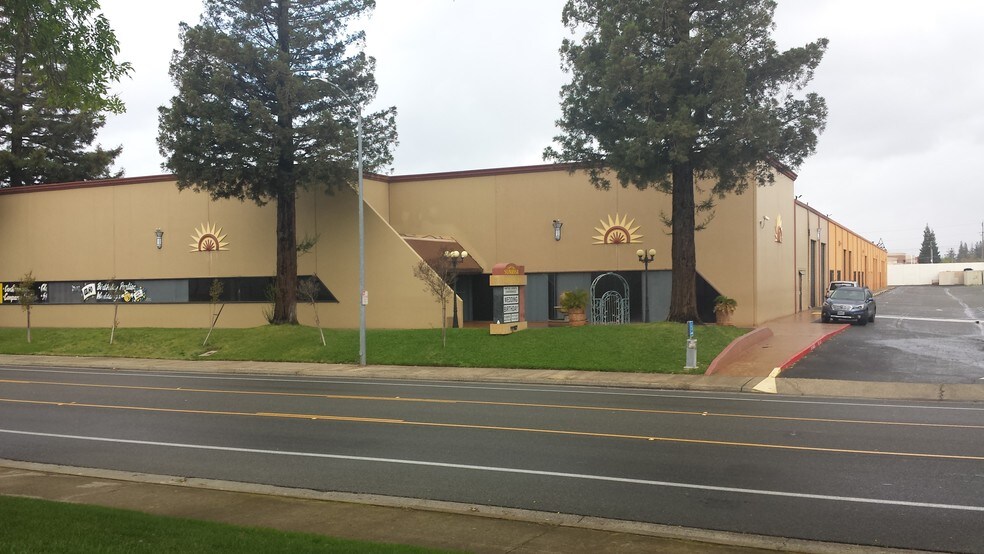 More Photos Of 11167 Trade Center Dr, Rancho Cordova Warehouse For Lease