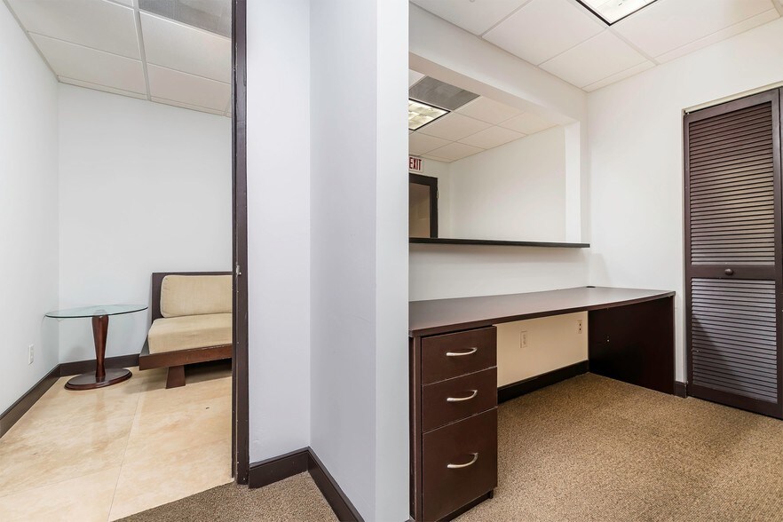 More Photos Of 1110 Brickell Ave, Miami Office For Lease
