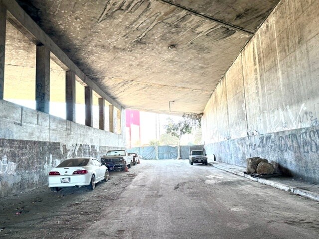 More Photos Of 3001 Delay Dr, Los Angeles Land For Lease