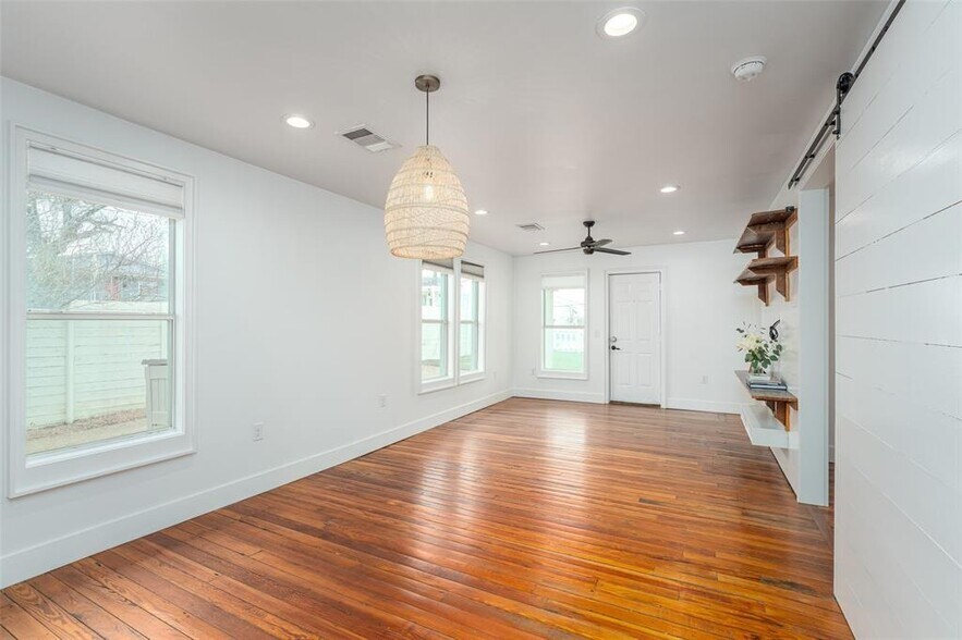 More Photos Of 1148 Northwestern Ave, Austin Specialty For Sale