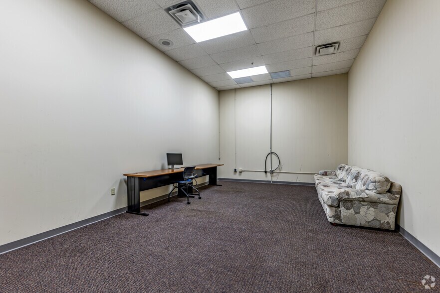 More Photos Of 2511 Corporate Way, Palmetto Light Distribution For Lease
