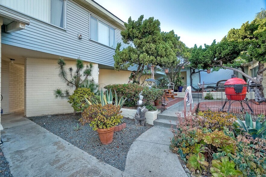 More Photos Of 428-438 Rosemont St, La Jolla Apartments For Sale