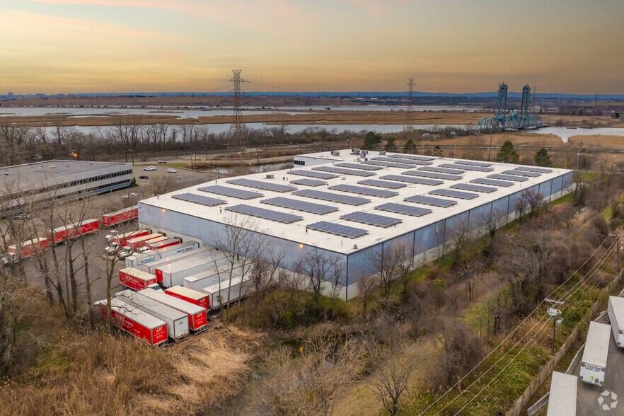 More Photos Of 550 Meadowlands Pky, Secaucus Warehouse For Lease