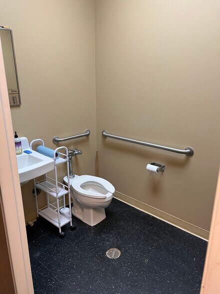 More Photos Of 7895 Stage Hills Blvd, Bartlett Flex For Lease