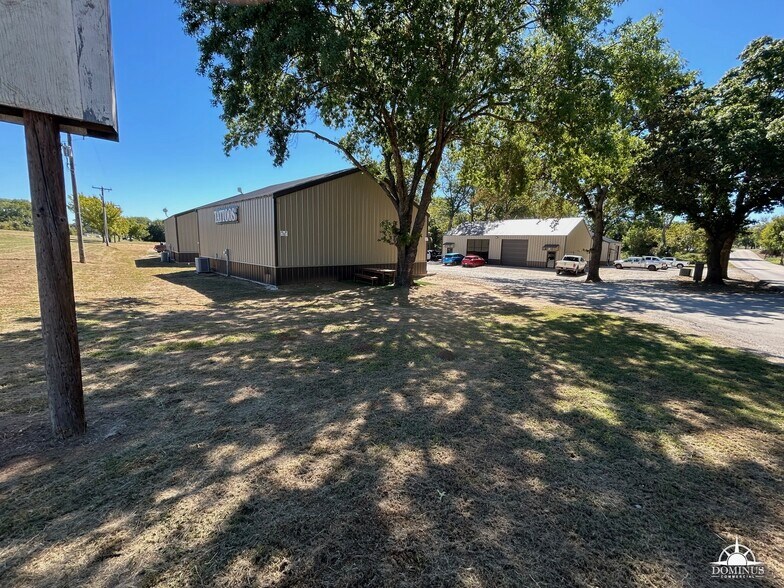 More Photos Of 121 Greenwood Cut Off Rd, Weatherford Warehouse For Sale