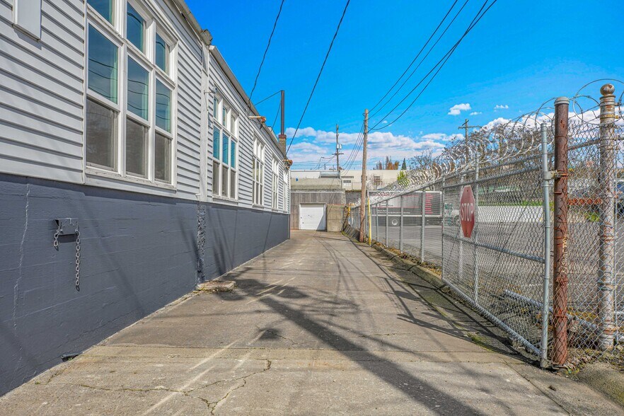 More Photos Of 679-687 N Thompson St, Portland Warehouse For Lease