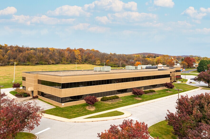 More Photos Of 2401 Pleasant Valley Rd, York Office For Lease