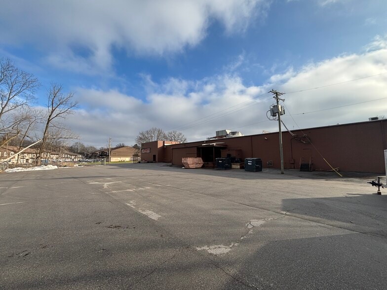 More Photos Of 720 W Bristol St, Elkhart Freestanding For Sale