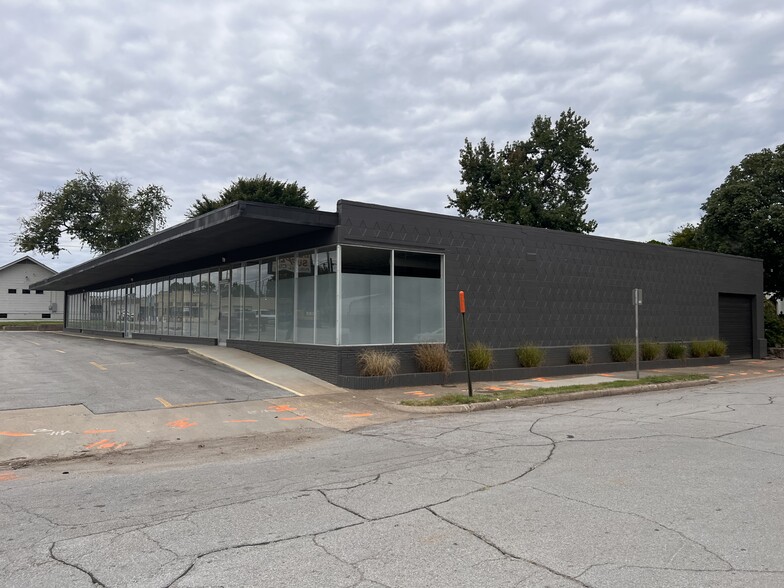 More Photos Of 3115 E 15th St, Tulsa Freestanding For Lease