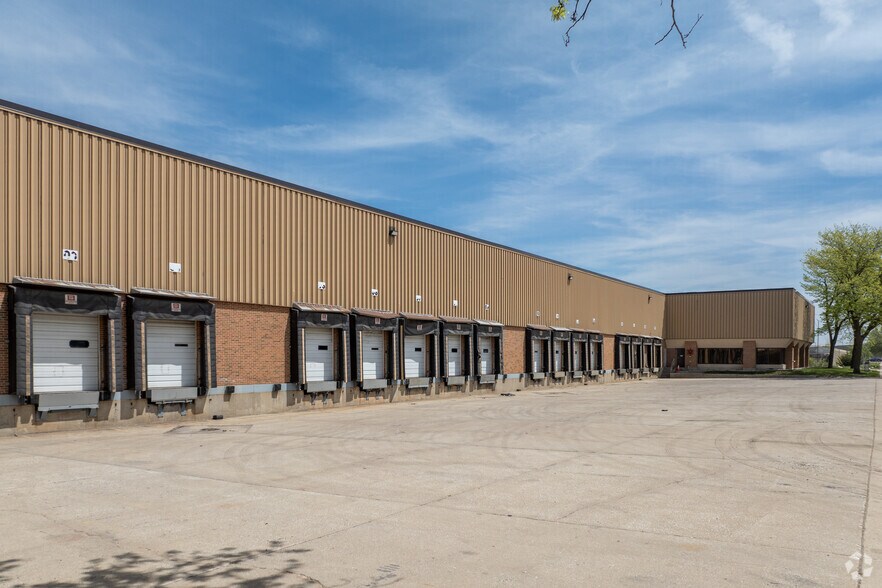 More Photos Of 2440 Pratt Blvd, Elk Grove Village Distribution For Sale