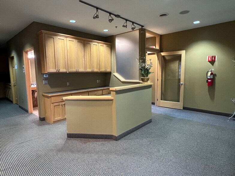 More Photos Of 3360 N Annapolis Ave, Plymouth Office For Sale