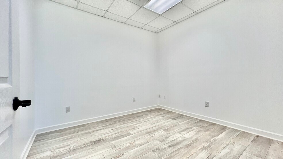 More Photos Of 535 Queen City Pky, Gainesville Office For Lease