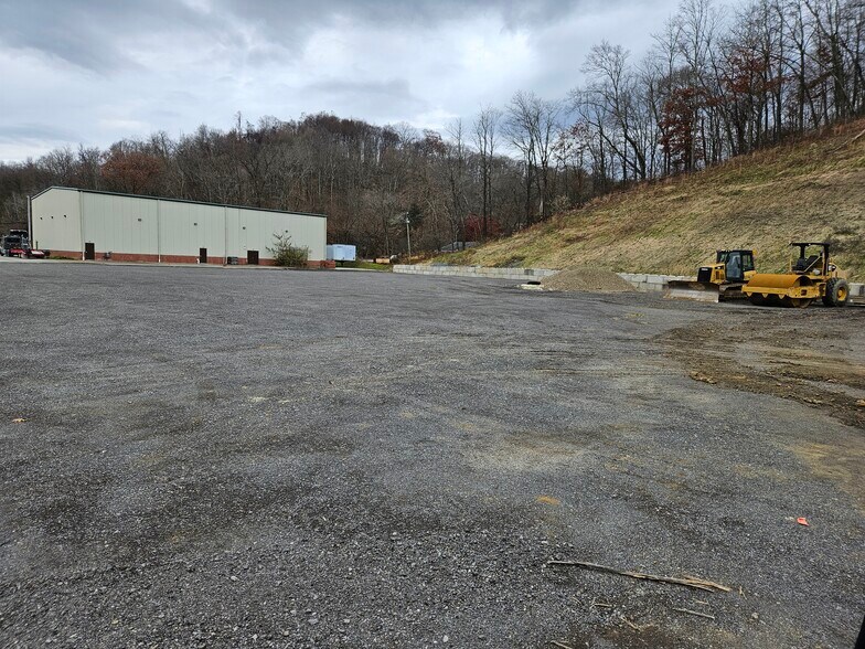 More Photos Of 104 Douglas Rd, Sewickley Light Distribution For Sale