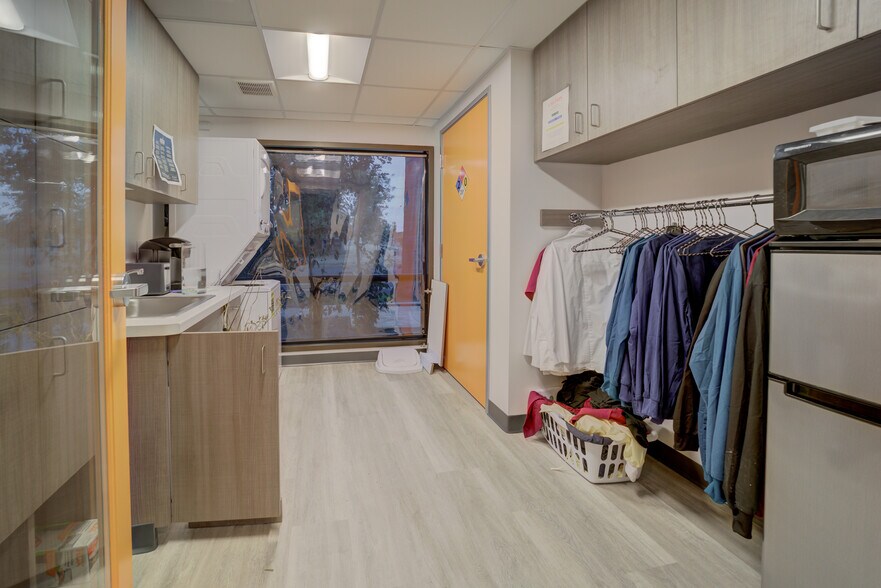 More Photos Of 2650 21st St, Sacramento Medical For Lease