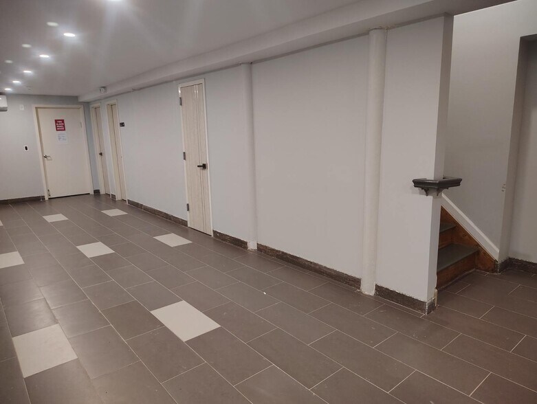 More Photos Of 40-42 Lyman St, Holyoke Freestanding For Lease