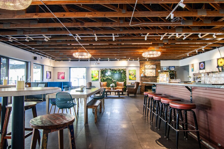 More Photos Of 3100-3142 3rd Ave N, Saint Petersburg Storefront Retail Office For Lease