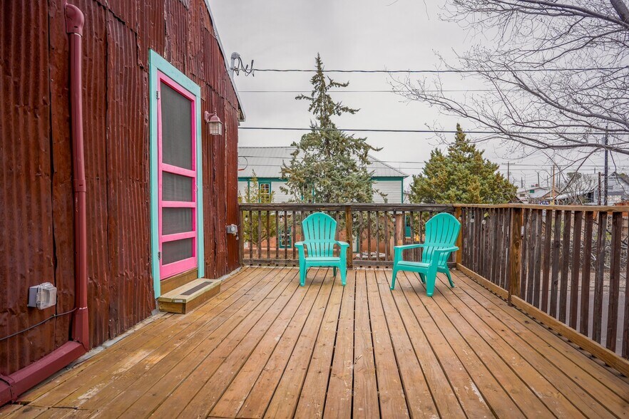 More Photos Of 100 W Murphy St, Alpine General Retail For Sale