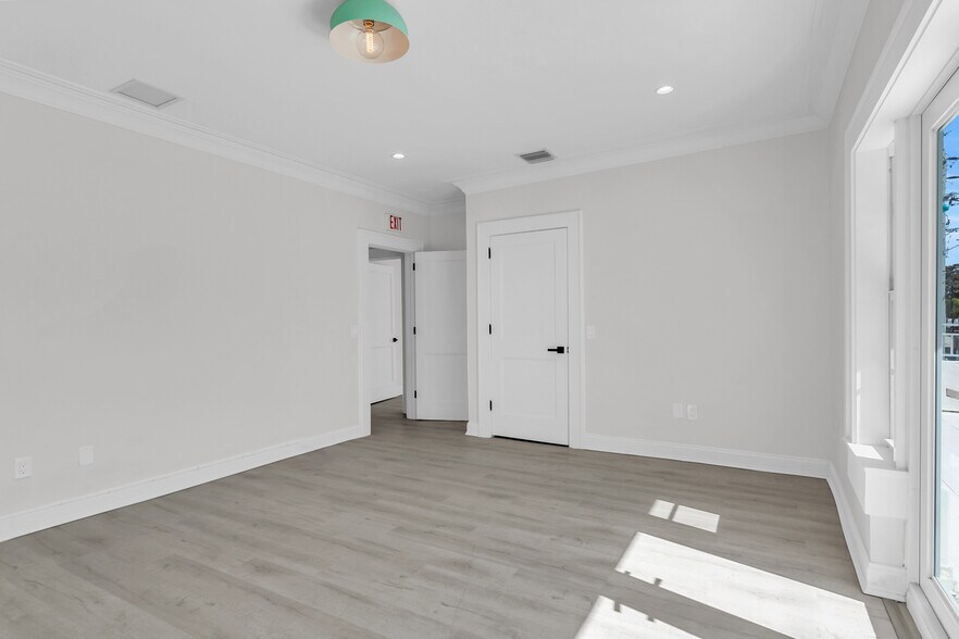 More Photos Of 563 NE 67th St, Miami Medical For Lease