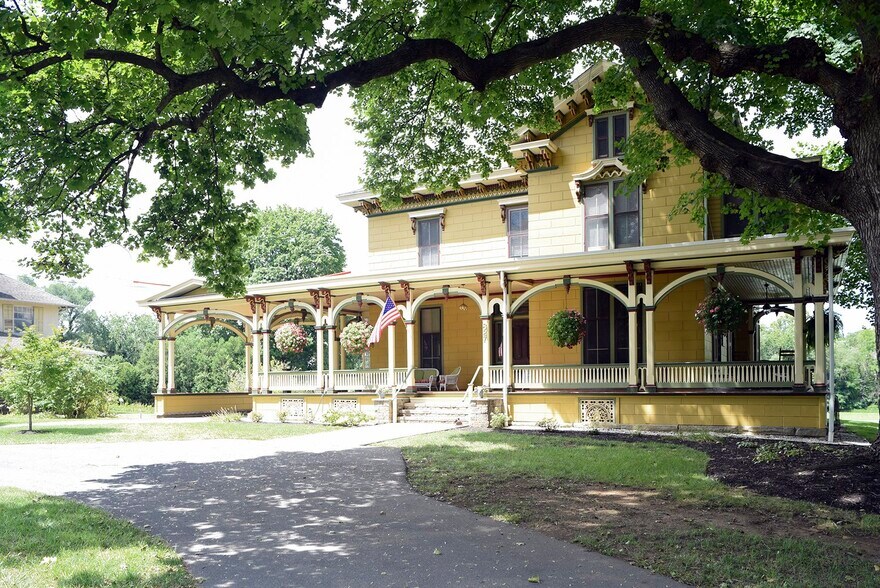 More Photos Of 827 Philadelphia Ave, Chambersburg Specialty For Sale