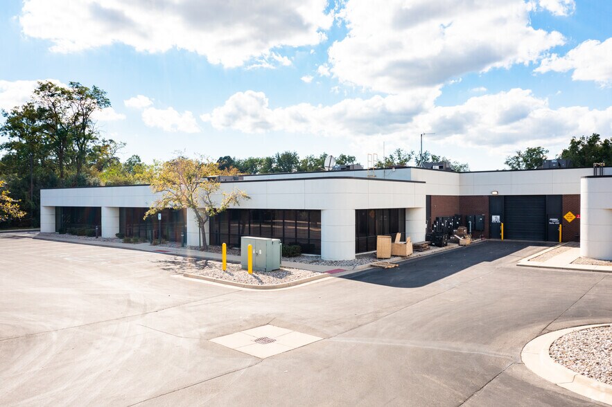 More Photos Of 15041 S Commerce Dr, Dearborn Research And Development For Sale