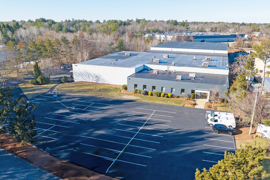 More Photos Of 7 Connector Rd, Andover Warehouse For Lease