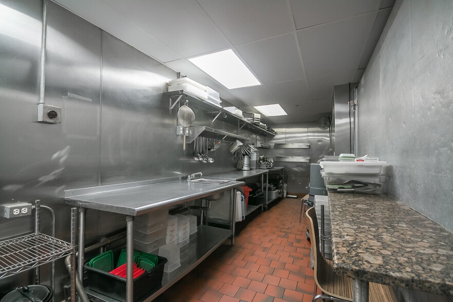 More Photos Of 1111-1113 Walnut St, Philadelphia Storefront For Lease