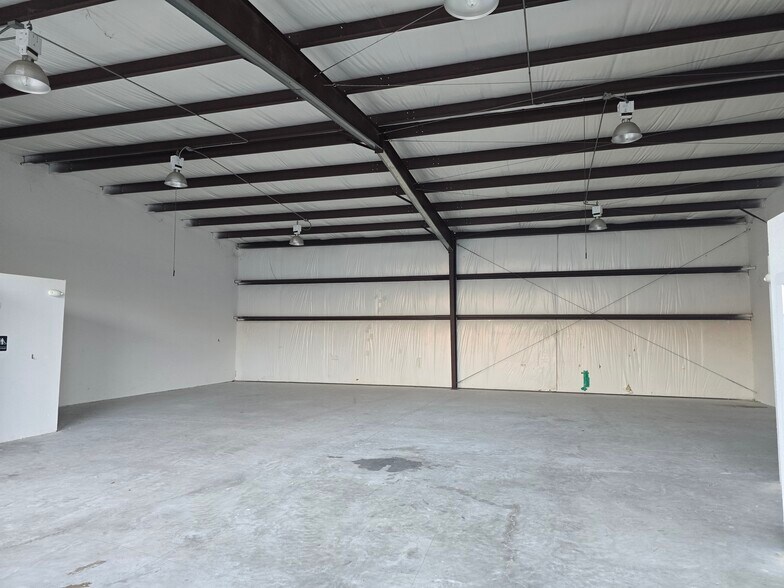 More Photos Of 1155 NE 17th Rd, Ocala Warehouse For Lease