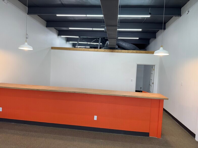 More Photos Of 1605 Us-181, Portland Self Storage For Sale