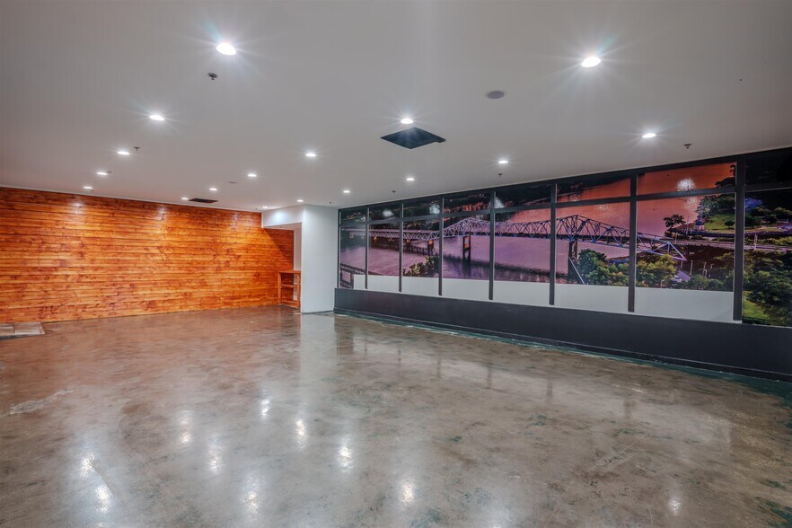 More Photos Of 4840 Hatch Blvd, Muscle Shoals Restaurant For Sale