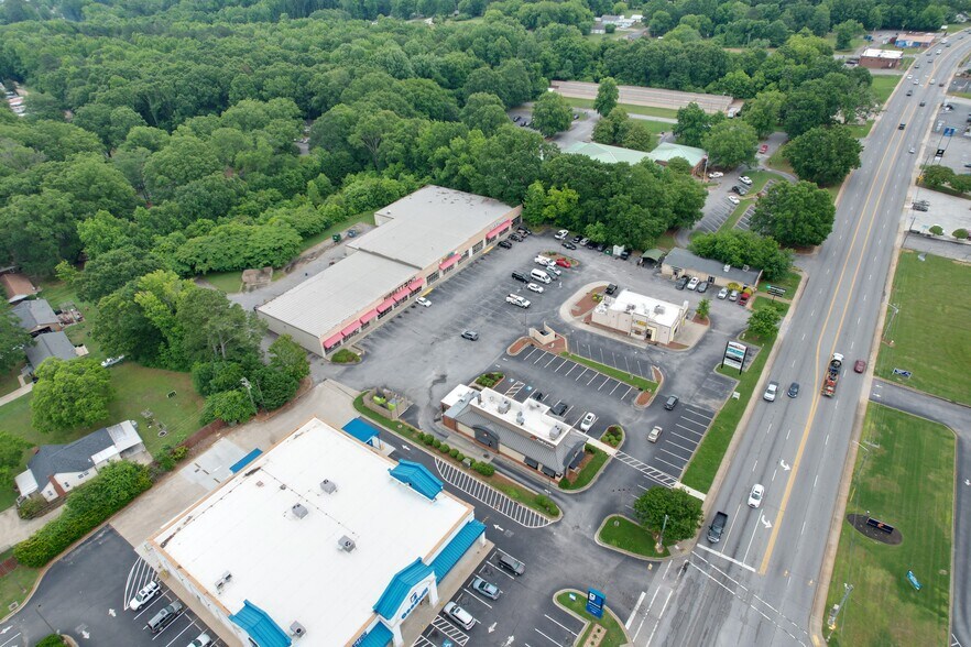 More Photos Of 1240-1268 W Floyd Baker Blvd, Gaffney Storefront For Lease