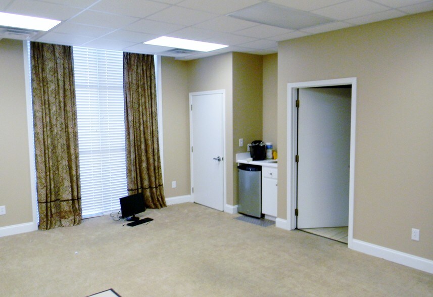 More Photos Of 1801 Auburn Ave, Monroe Loft Creative Space For Lease
