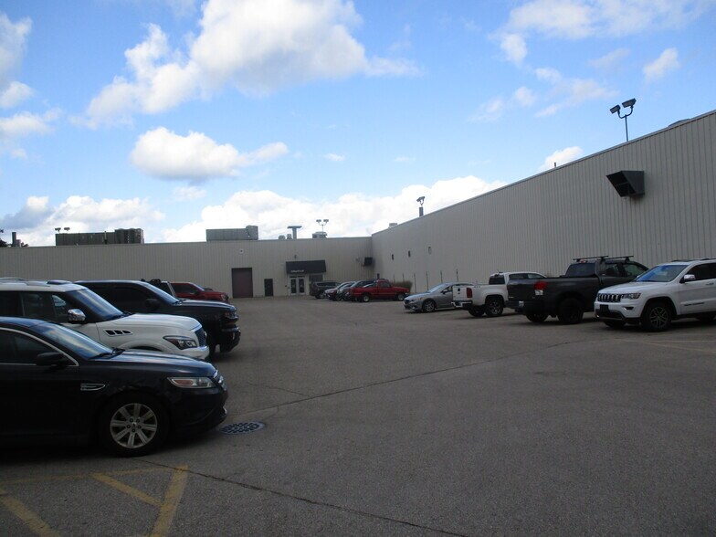 More Photos Of 2800 Estes St, Norton Shores Manufacturing For Sale