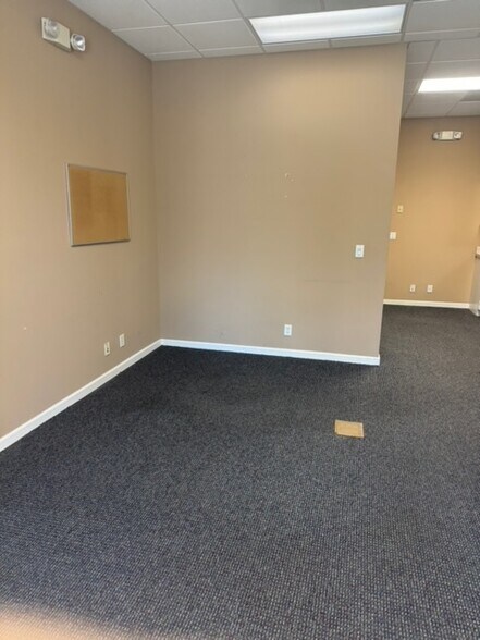 More Photos Of 1410 Park Ln S, Jupiter Warehouse For Lease