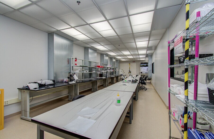 More Photos Of 9330 Kirby Dr, Houston Research And Development For Lease