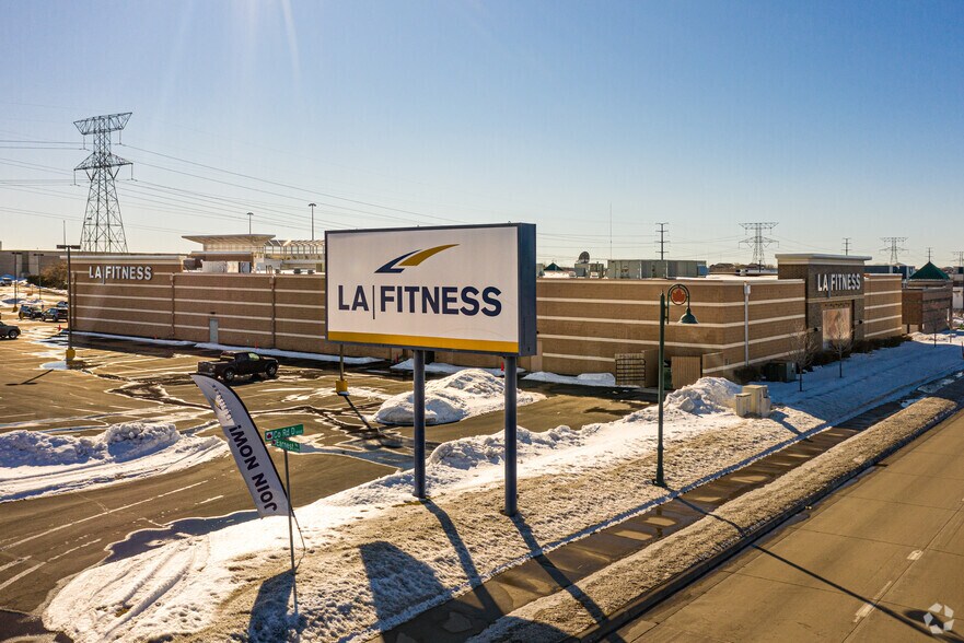 More Photos Of 1900-1940 E County Road D, Saint Paul Unknown For Lease