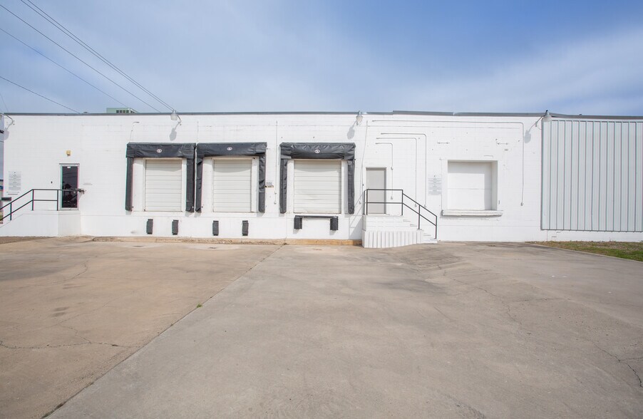 More Photos Of 726 N Expressway 77, Harlingen Warehouse For Lease