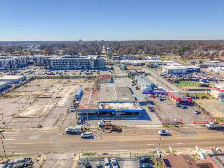 More Photos Of 2509-2519 Summer Ave, Memphis Flex For Sale